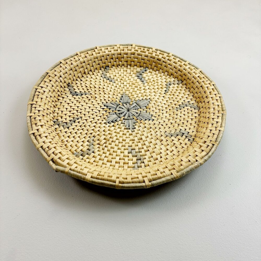 VINTAGE Southwestern Bohemian Woven Basket Tray 16.5" Star Pattern Neutral Gray